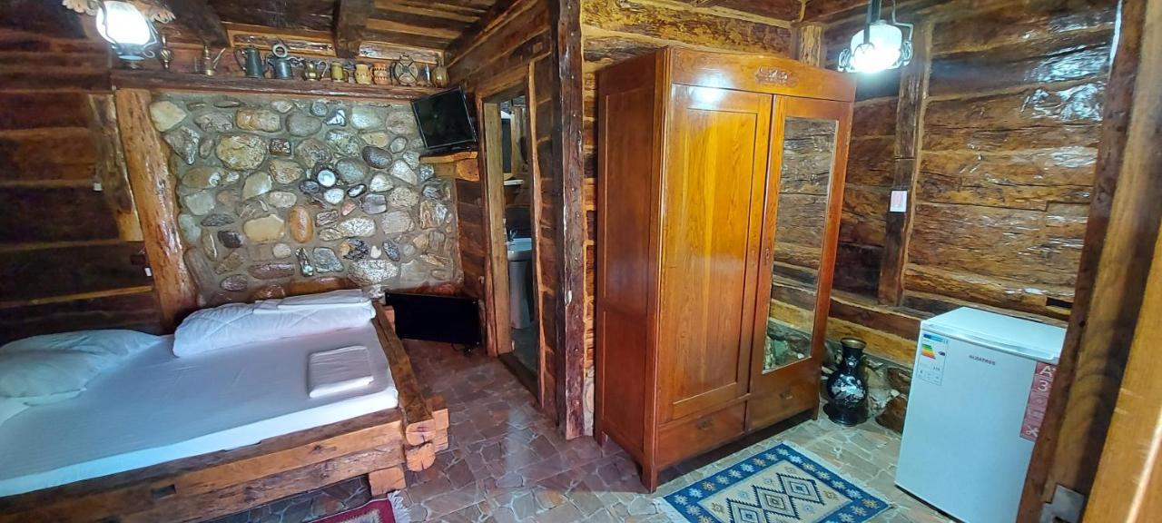 Satul Traditional Runcu  Exterior photo