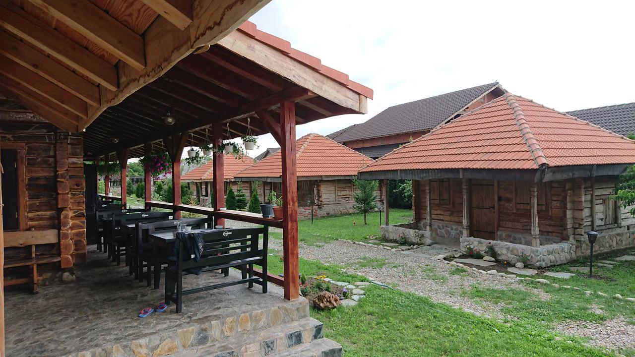 Satul Traditional Runcu  Exterior photo